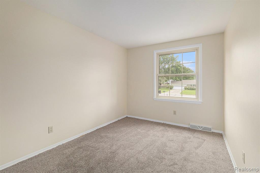 5397 Mapletree Drive, Flint, MI 48532 — Photo 8