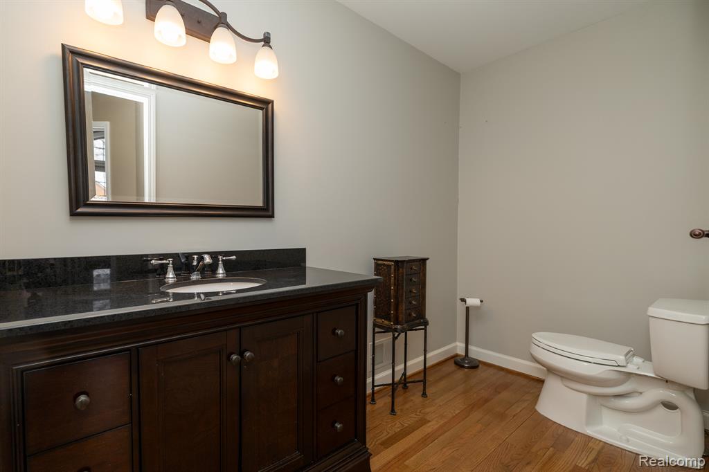 6056 Lochmore Drive, 49, Commerce Twp, MI 48382 — Photo 20