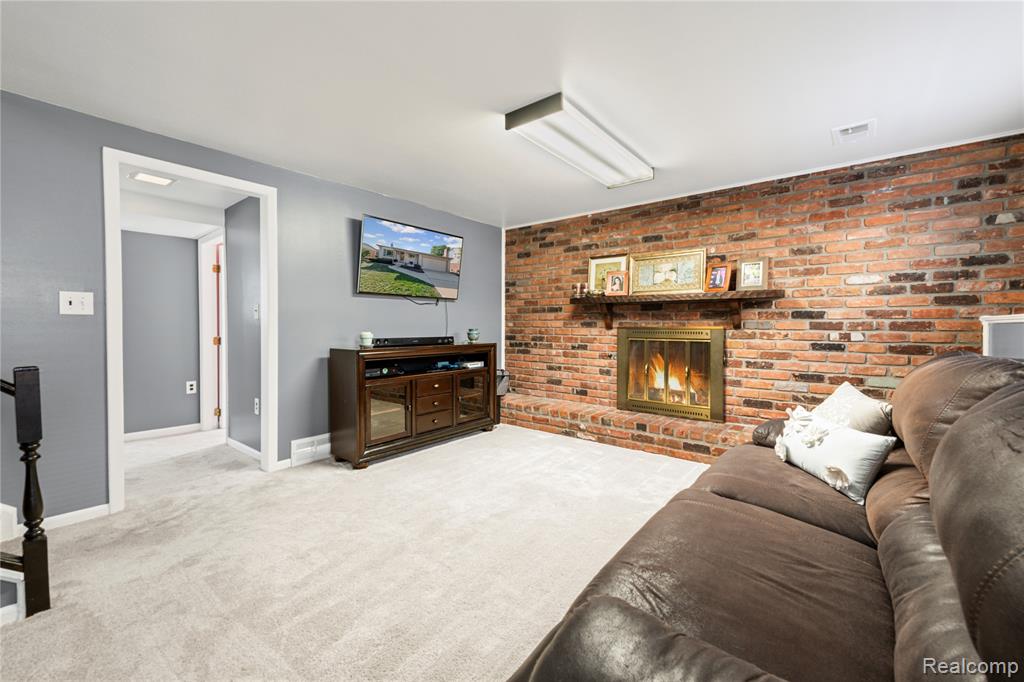 21230 Mayfair Street, Woodhaven, MI 48183 — Photo 18