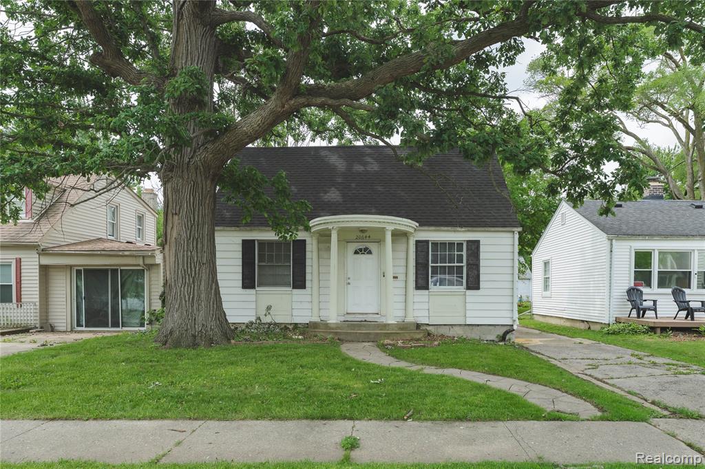 20644 Elkhart Street, Harper Woods, MI 48225