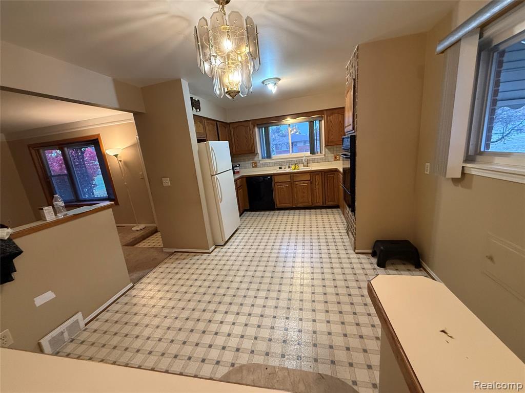 6193 N Bankle Court, Dearborn Heights, MI 48127 — Photo 8