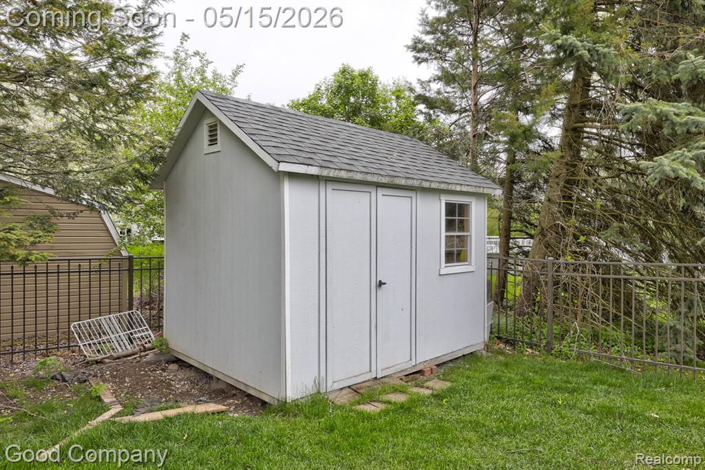 2370 Lansbury Drive, Waterford, MI 48329 — Photo 60