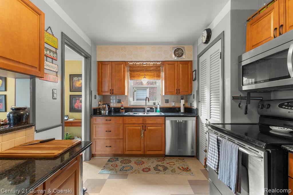 515 N WAVERLY Street, Dearborn, MI 48128 — Photo 13