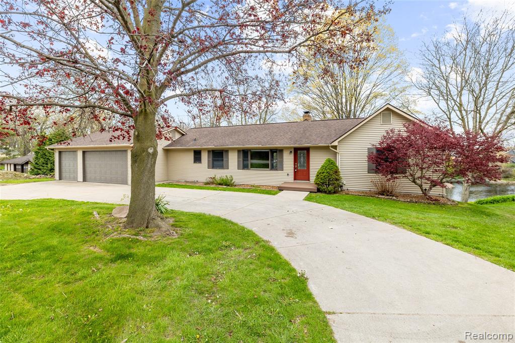 235 INDIANWOOD Road, Lake Orion, MI 48362
