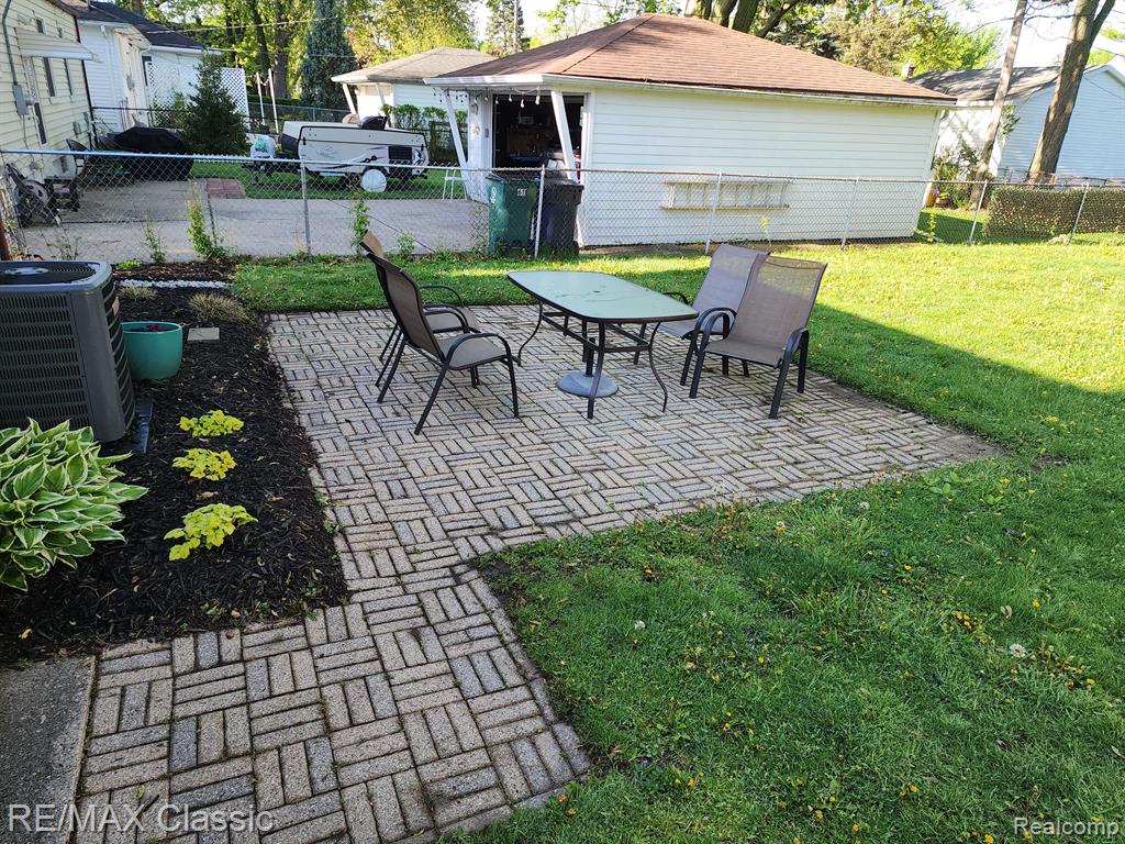 621 SYMES Avenue, Royal Oak, MI 48067 — Photo 43