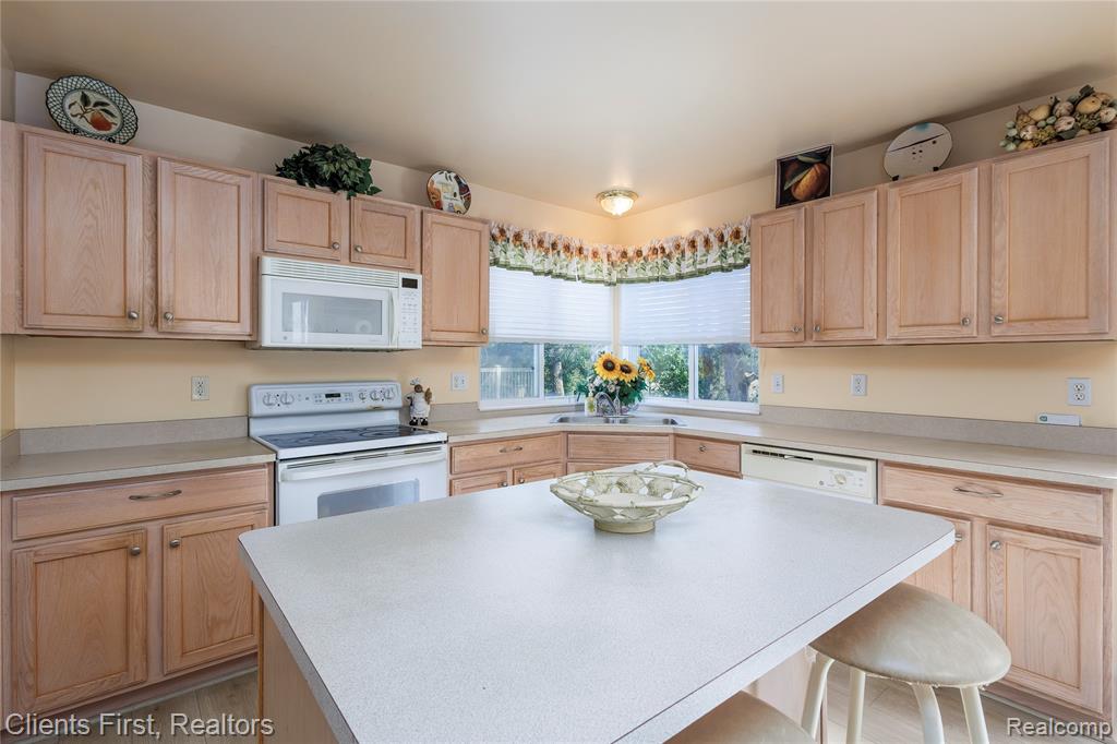 43103 Pond Bluff Drive, Van Buren, MI 48111 — Photo 5