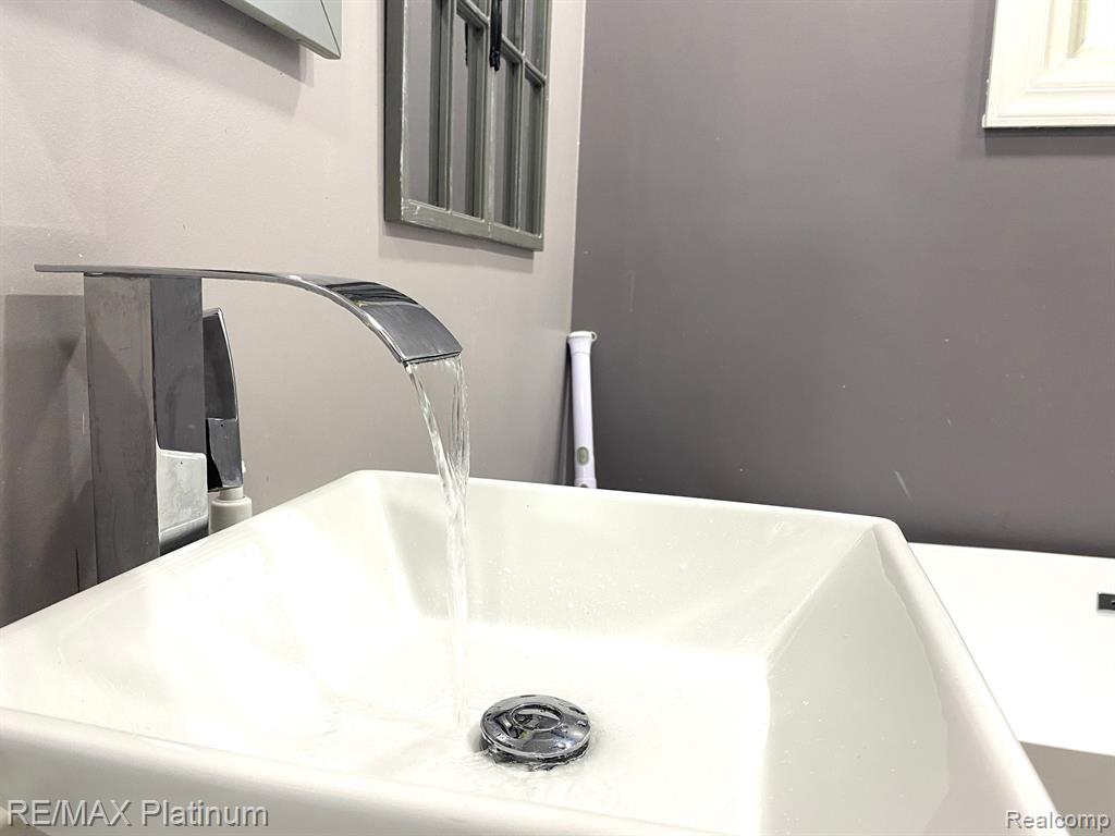 604 E NORTH Street, Owosso, MI 48867 — Photo 33