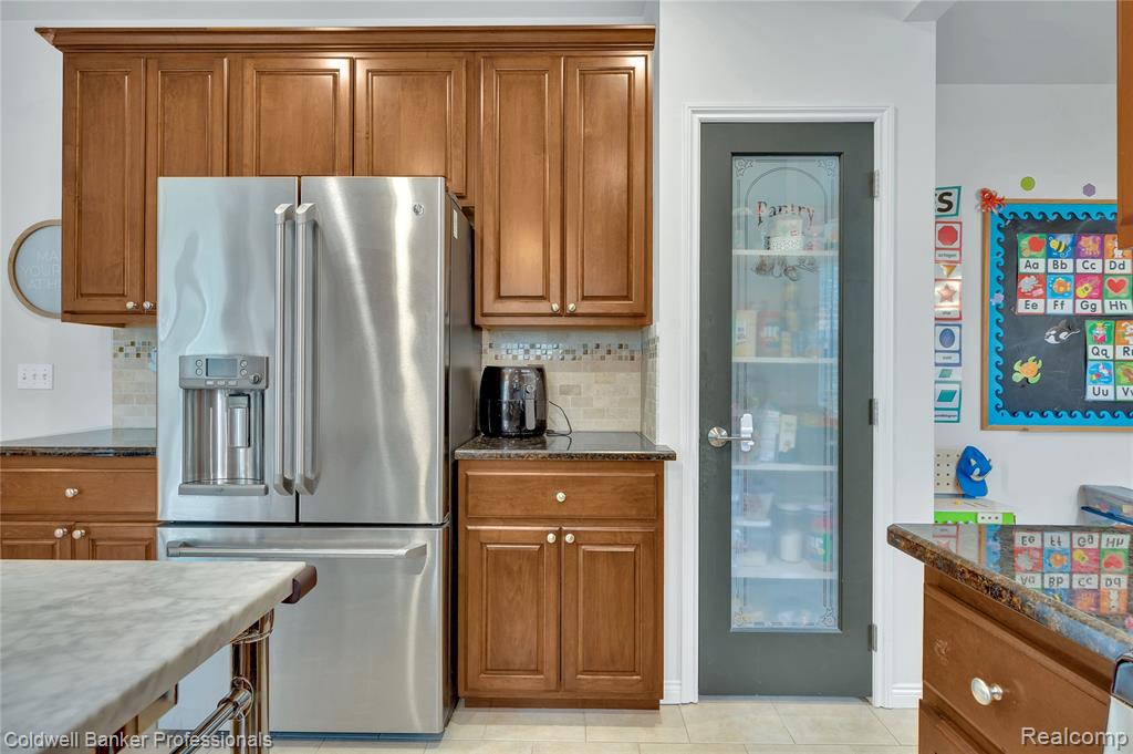 597 Bay Pointe Drive, Oxford, MI 48371 — Photo 9