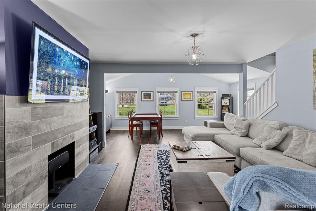3706 Lakeview Boulevard, Orchard Lake Village, MI 48324 — Photo 11
