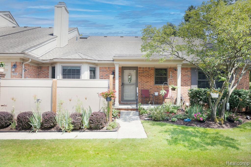 7108 Green Farm Road, West Bloomfield, MI — Photo 2