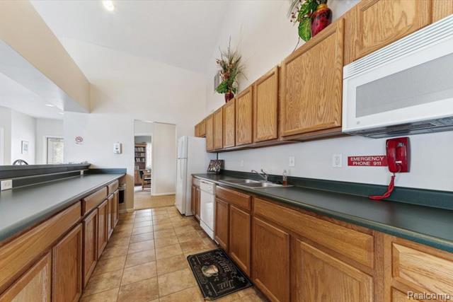 867 Amanda Lane, Pontiac, MI 48340 — Photo 14