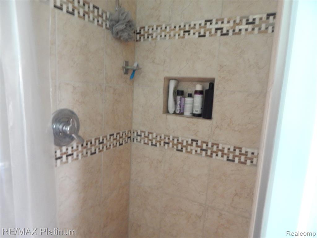 2025 W Rose Center Road, Holly, MI 48442 — Photo 60