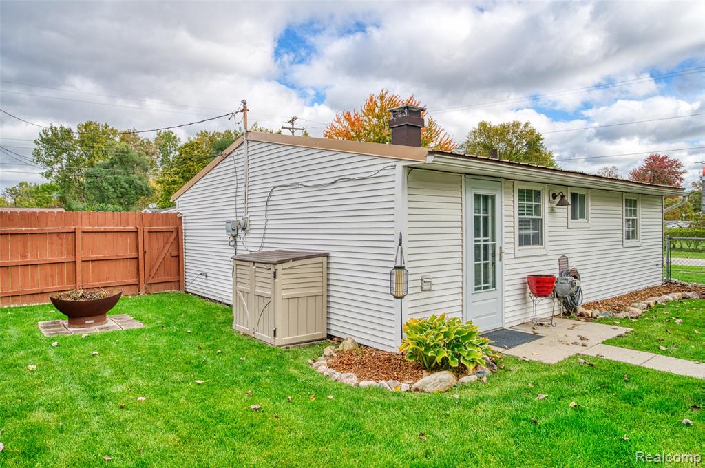 701 MARY Court, Fenton, MI 48430 — Photo 23