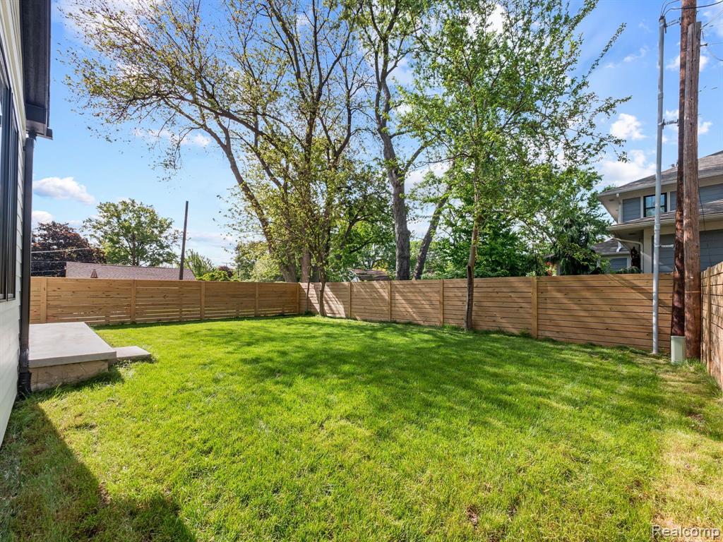 706 W HOUSTONIA Avenue, Royal Oak, MI 48073 — Photo 2