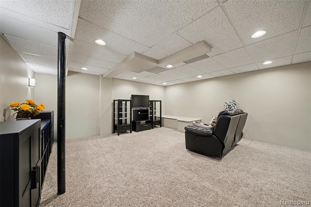 37764 Stableview Drive, Farmington, MI 48335 — Photo 34