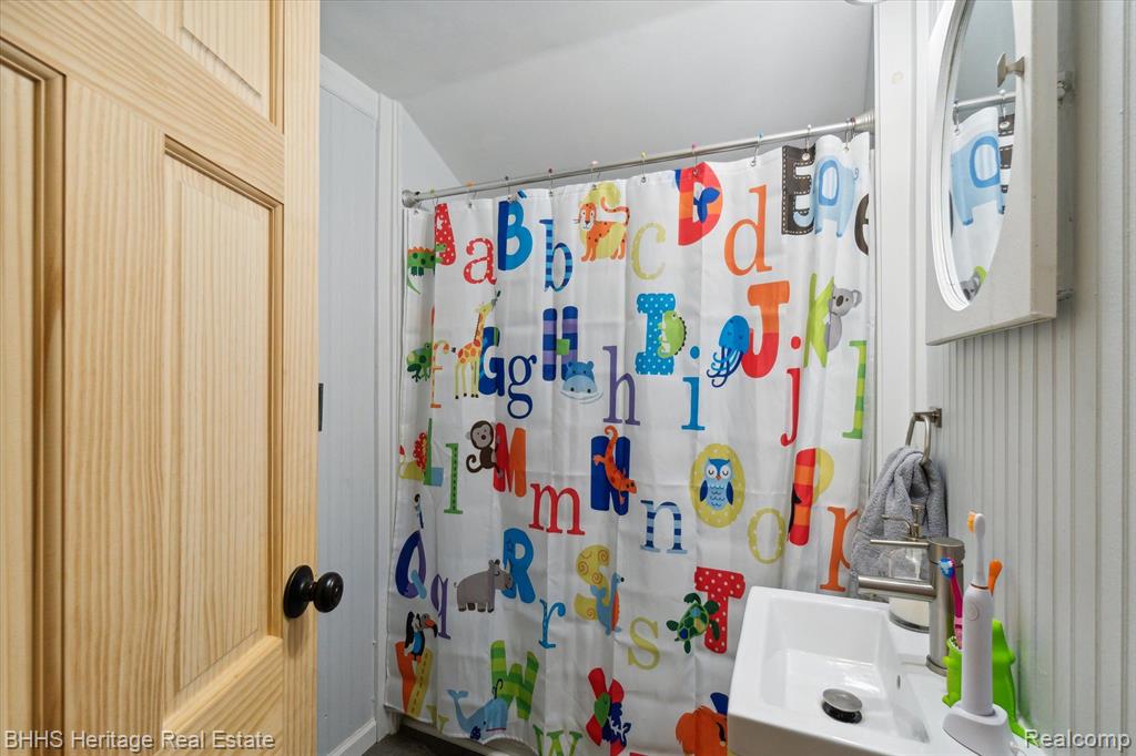 216 N SUMMIT, Webberville, MI 48892 — Photo 33