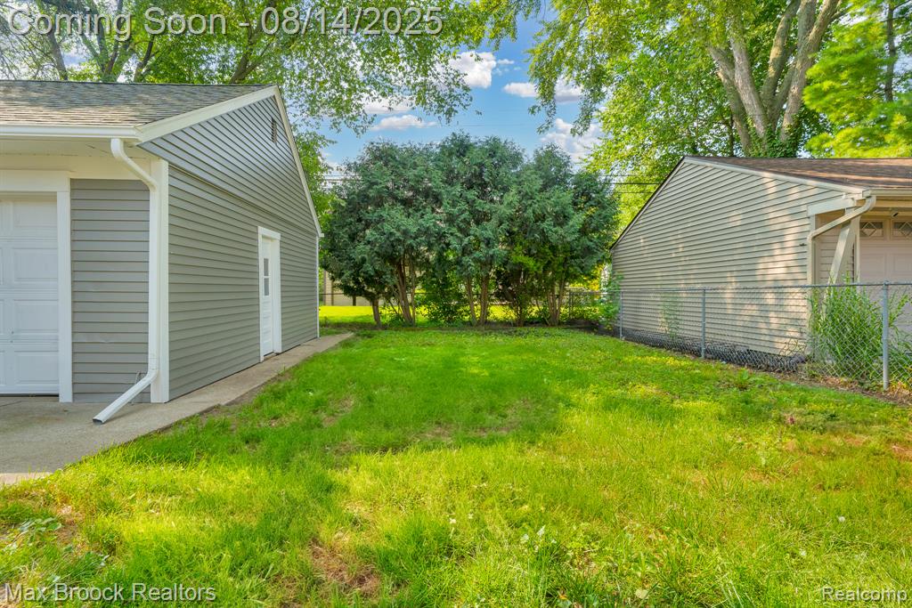 10725 Talbot Avenue, Huntington Woods, MI — Photo 37