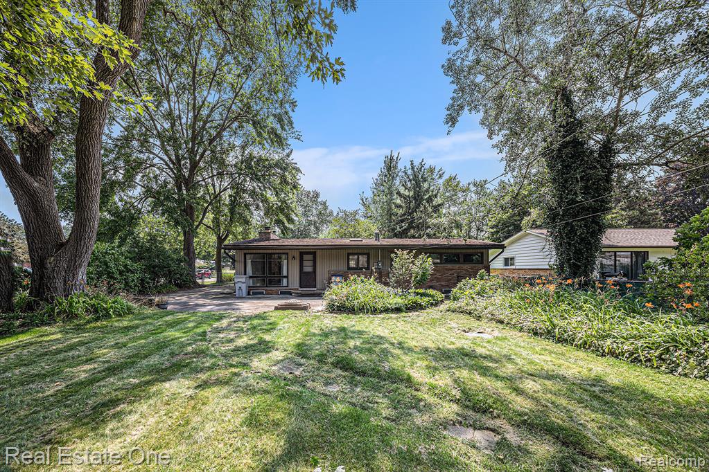 60610 Sue Street, South Lyon, MI 48178 — Photo 14
