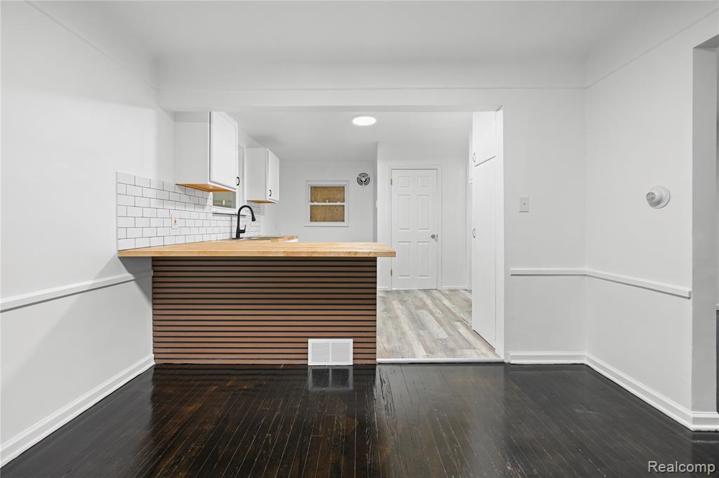 8130 Ward Street, Detroit, MI 48228 — Photo 13