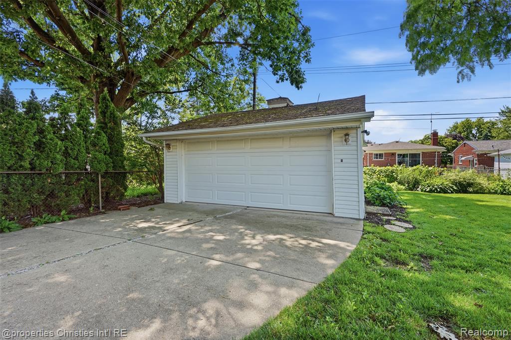 9001 Perrin Street, Livonia, MI 48150 — Photo 24