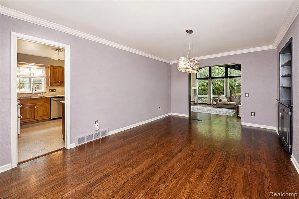 31310 Foxboro Way, Beverly Hills, MI 48025 — Photo 14