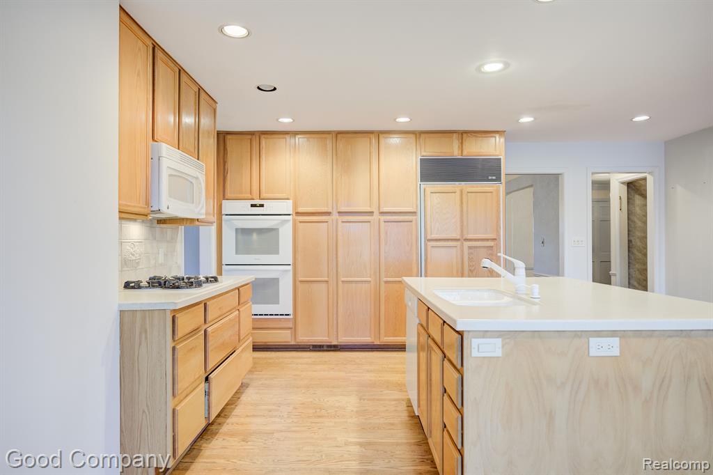 702 PARKMAN Drive, Bloomfield Hills, MI 48304 — Photo 22