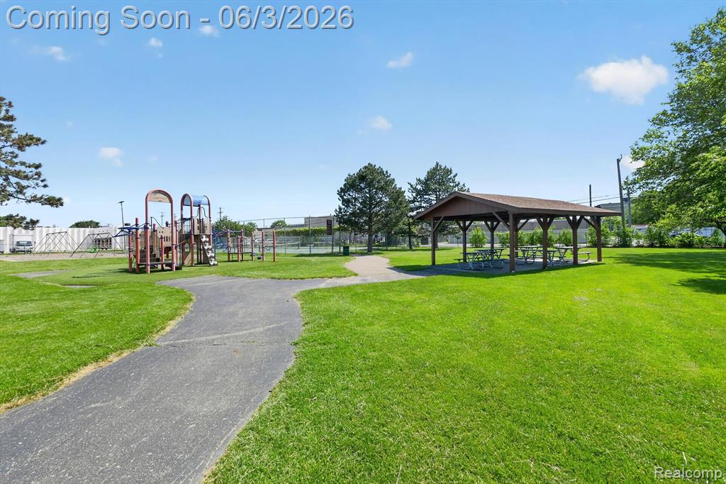512 Redwood Drive, Troy, MI 48083 — Photo 37