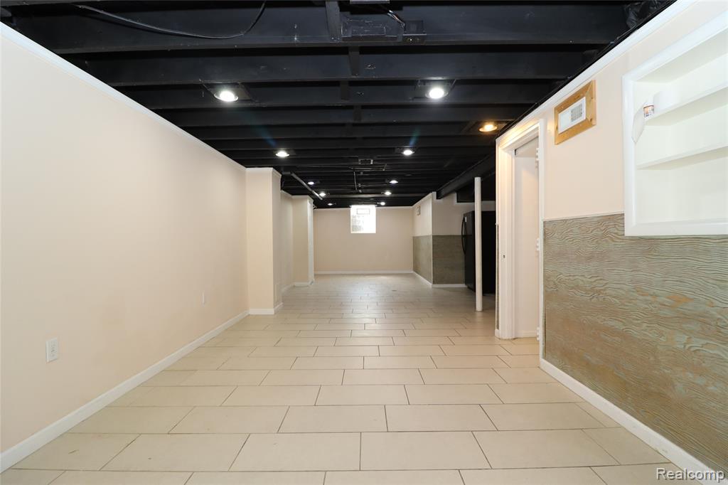 8555 Berwyn, Dearborn Heights, MI 48127 — Photo 34