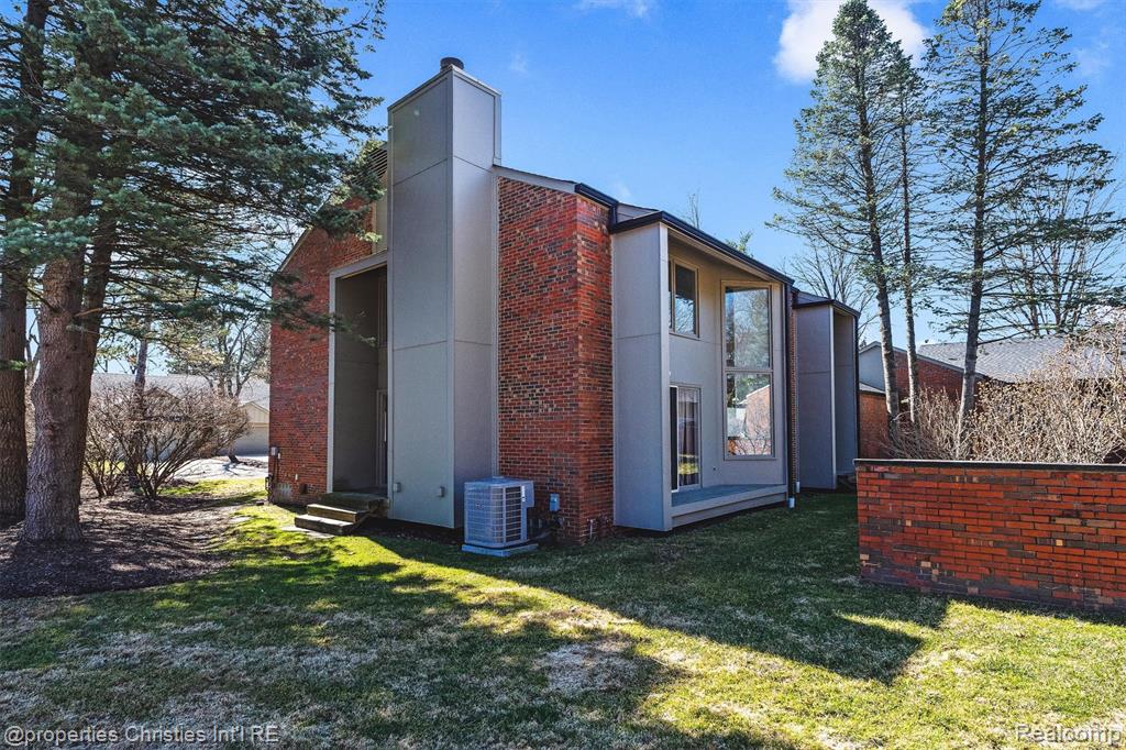 1060 Stratford Place, Bloomfield Hills, MI 48304 — Photo 38