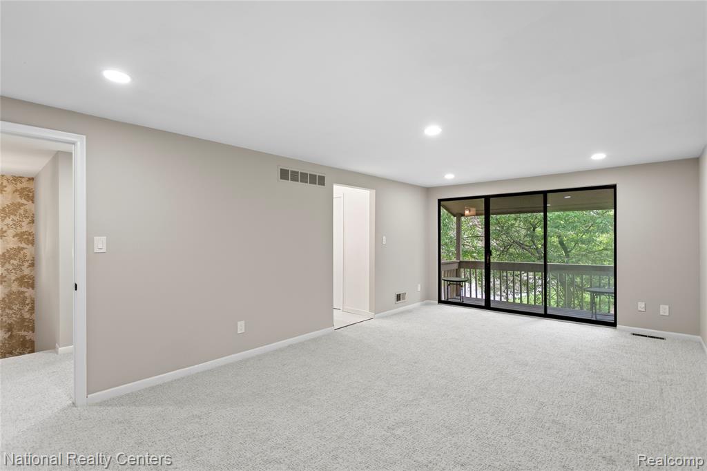 7103 Pebble Park Drive, West Bloomfield, MI — Photo 29