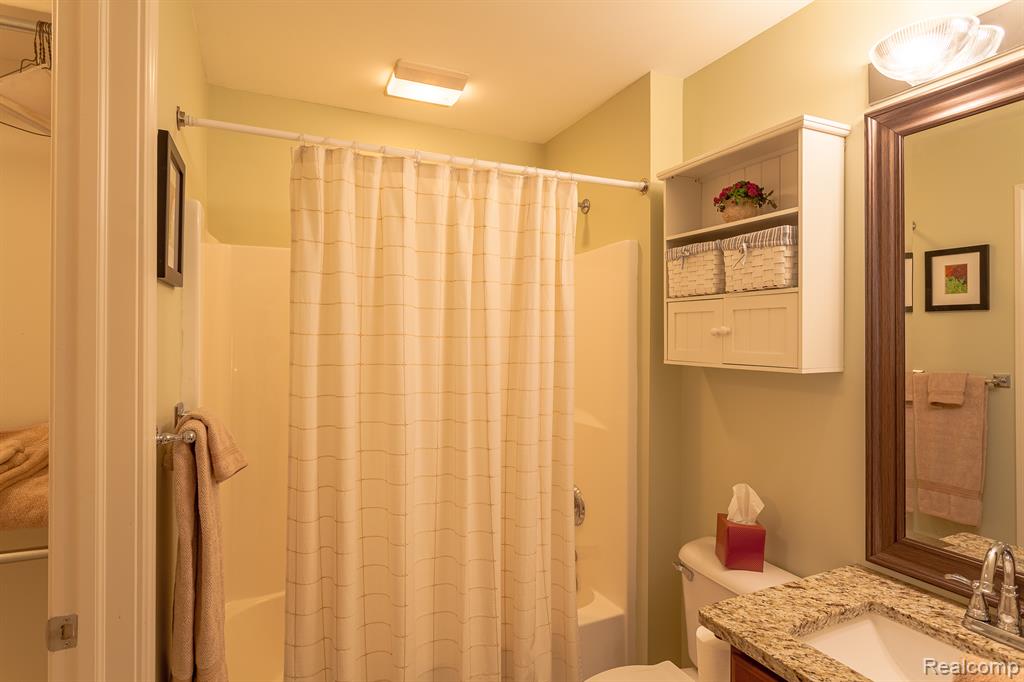 568 Berridge Circle, Lake Orion, MI — Photo 32