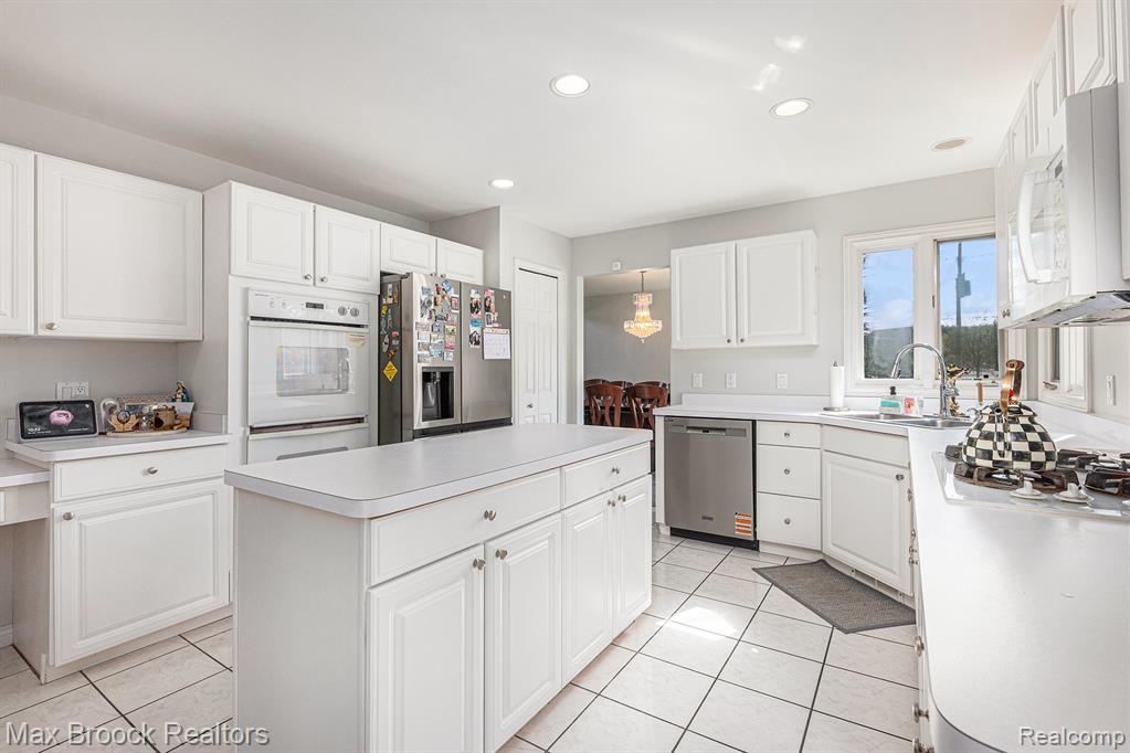 6011 MAPLE FOREST, West Bloomfield, MI — Photo 11