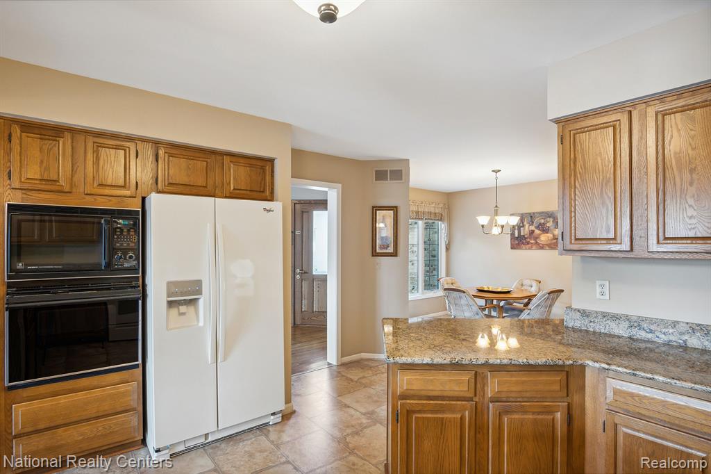 47704 BLUE HERON Drive S, Northville, MI 48168 — Photo 27