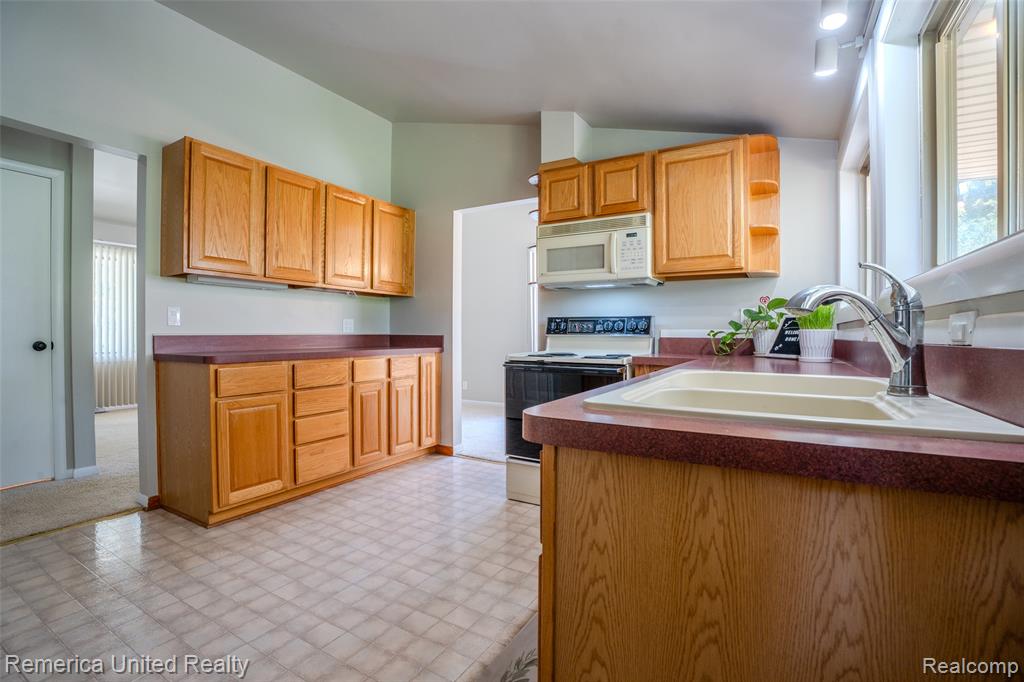 839 Sweetbriar, Milford, MI 48381 — Photo 22