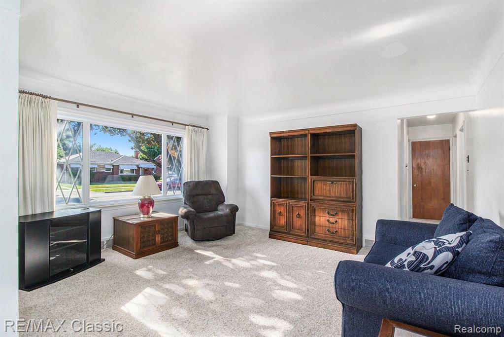 8939 Mercedes, Redford, MI 48239 — Photo 5