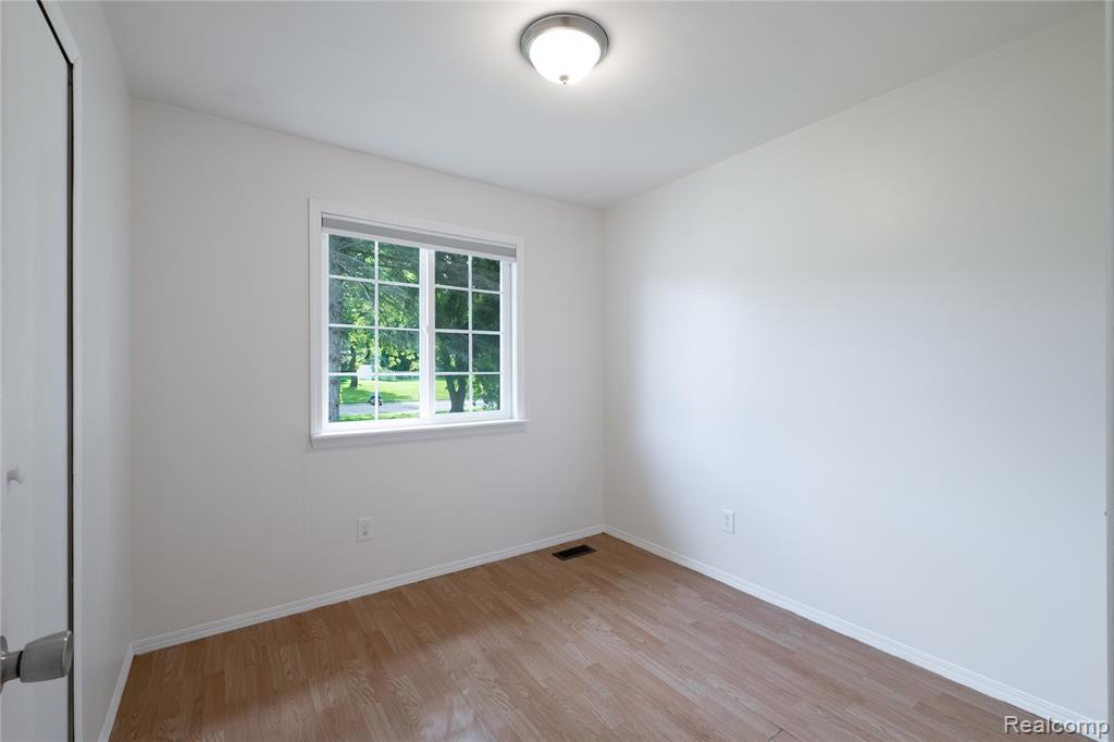 5482 Liberty Bell Road, Grand Blanc, MI 48439 — Photo 12