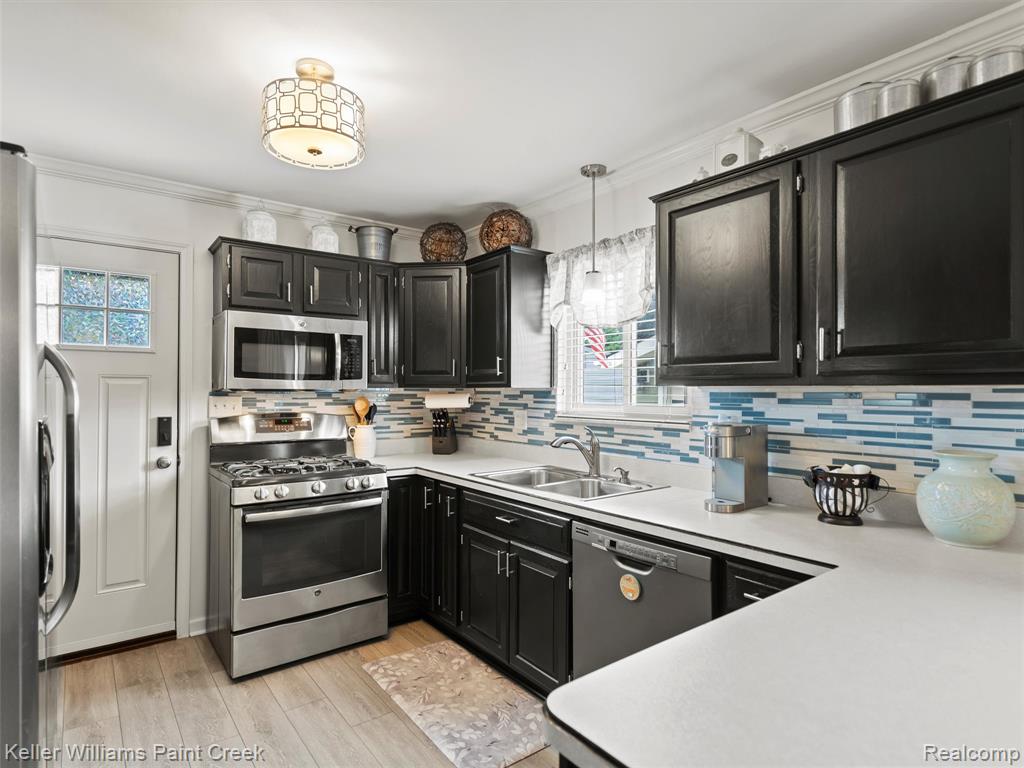 43092 Bond Court, Sterling Heights, MI 48313 — Photo 16