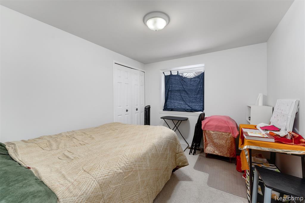 45704 Kensington St, Utica, MI 48317 — Photo 17