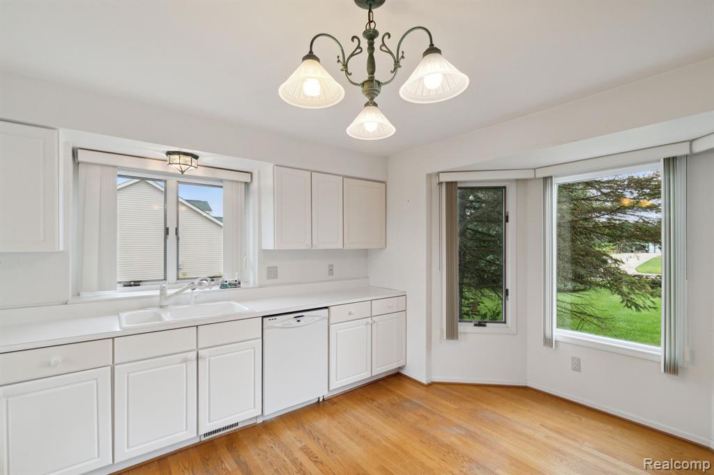 8062 FOX HOLLOW Road, Goodrich Vlg, MI — Photo 13