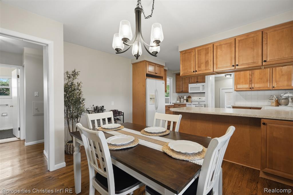 9001 Perrin Street, Livonia, MI 48150 — Photo 11