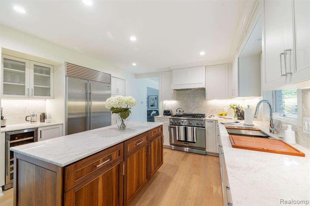 655 CANTERBURY Road, Grosse Pointe Woods, MI 48236 — Photo 19