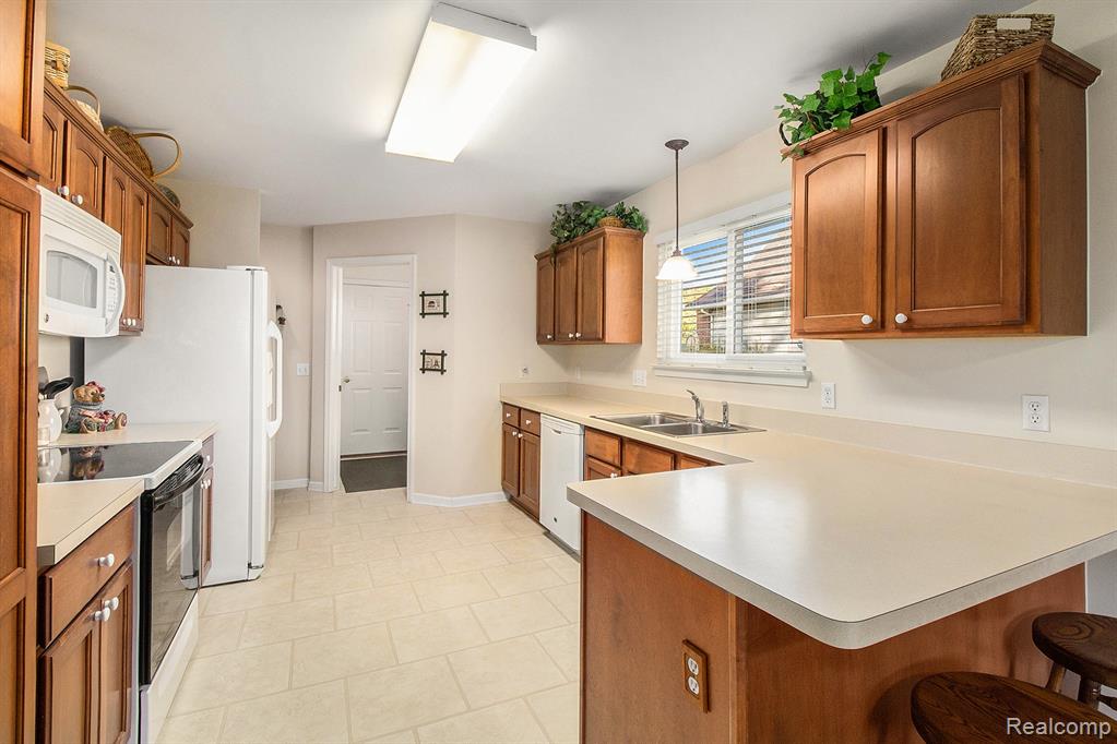 9771 Tioga Trail, Pinckney, MI 48169 — Photo 8