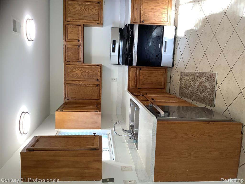 8468 Beatrice, Westland, MI — Photo 10