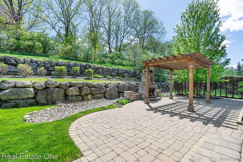 611 Wellington Circle, Rochester Hills, MI 48309 — Photo 9
