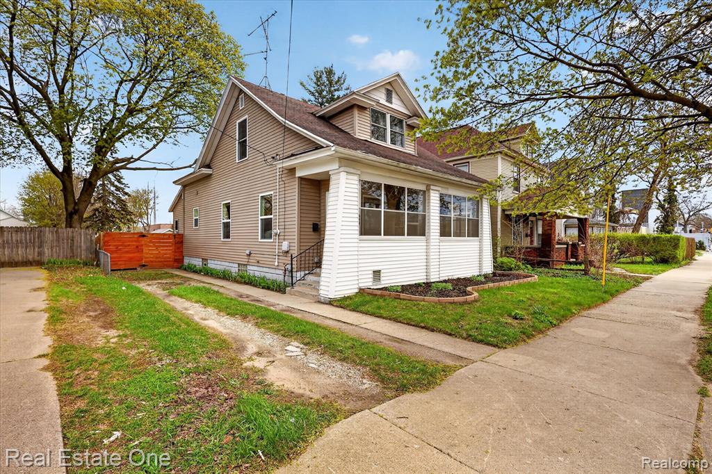 444 Diamond Avenue NE, Grand Rapids, MI 49503 — Photo 2