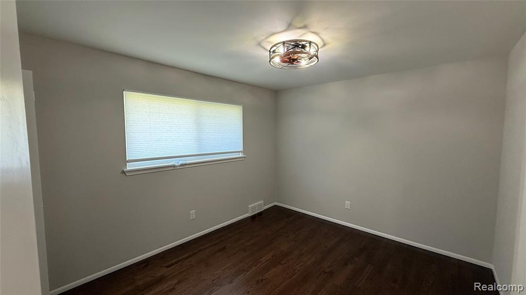 805 S Carlson Street, Westland, MI 48186 — Photo 11