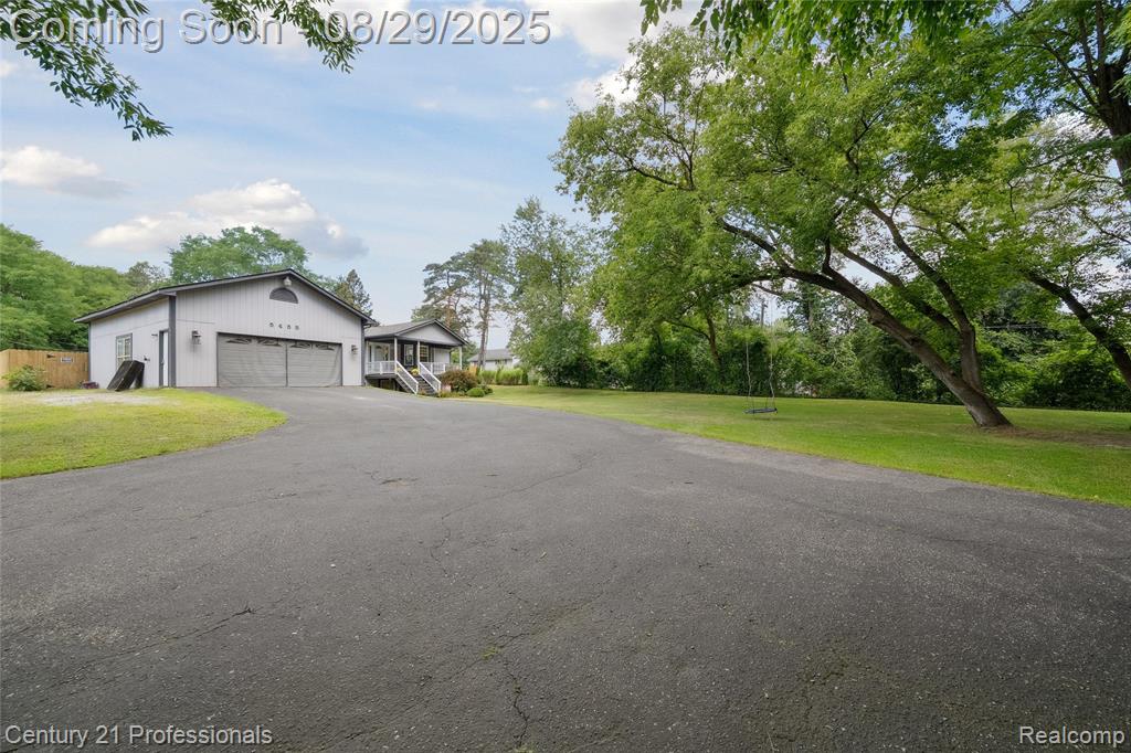 5455 Westview Road, Clarkston, MI — Photo 2