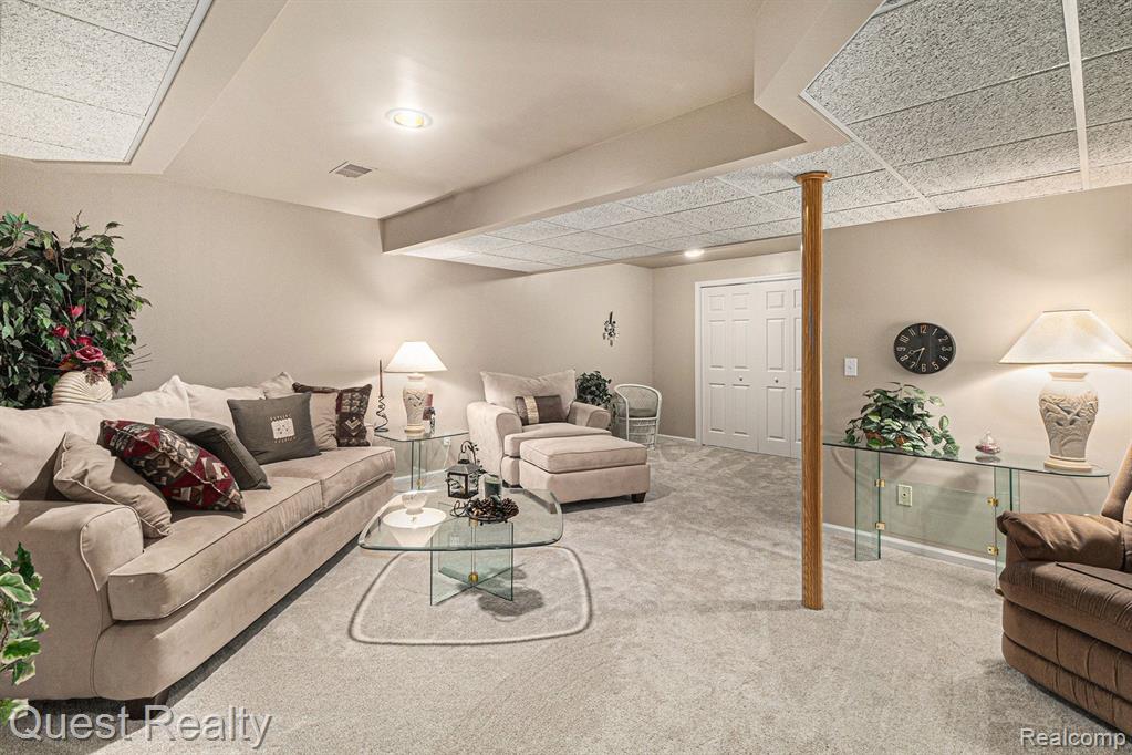 7897 MEADOW Drive, Waterford, MI 48329 — Photo 29