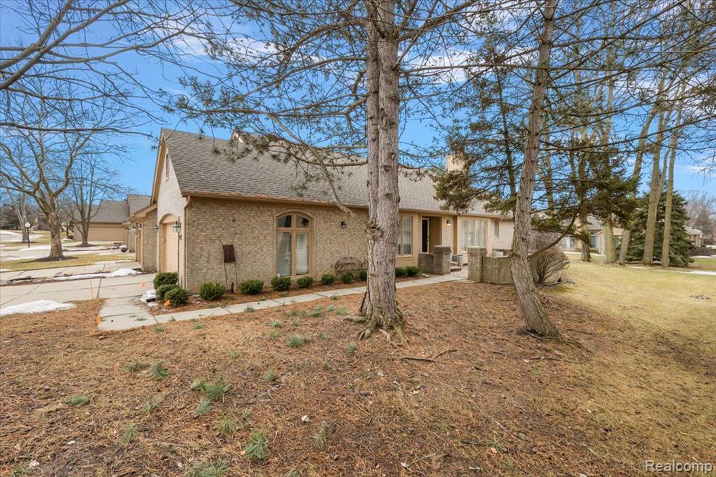 5853 Dawn Ridge Drive, Troy, MI 48098 — Photo 3