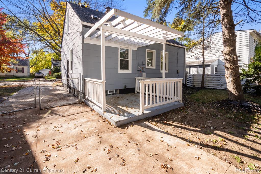 18933 Kenosha Street, Harper Woods, MI 48225 — Photo 27